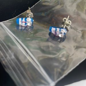 Flip-flop earrings Pierced ears white and blue silver backs